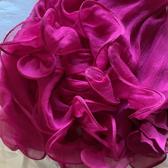 Tadashi Shoji gown in the color of the year 2023 -Ready for the “ Barbie Party”! - Picture 10 of 11
